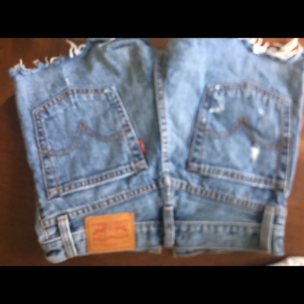 Levi’s shorts - Picture 4 of 4